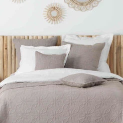 Couvre-lit Microfibre Lavée Matelassé Florette 240x220 Cm 24 Couvre-lit Microfibre Lavée Matelassé Florette 240x220 Cm -Terre de nuit boutique couvre lit florette taupe zoom