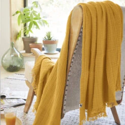 Plaid Gaze De Coton à Franges Jaune Safran 10 Plaid Gaze De Coton à Franges Jaune Safran -Terre de nuit boutique gaia jaune amb 2 plaid