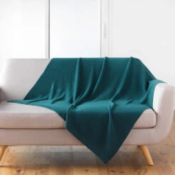 Plaid Tricotine 125x150 Cm 30 Plaid Tricotine 125x150 Cm -Terre de nuit boutique plaid tricotine emeraude ambiance