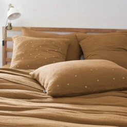 Taie D'oreiller à Pois Brodés Double Gaze De Coton Marron 8 Taie D'oreiller à Pois Brodés Double Gaze De Coton Marron -Terre de nuit boutique to chic marron ambiance