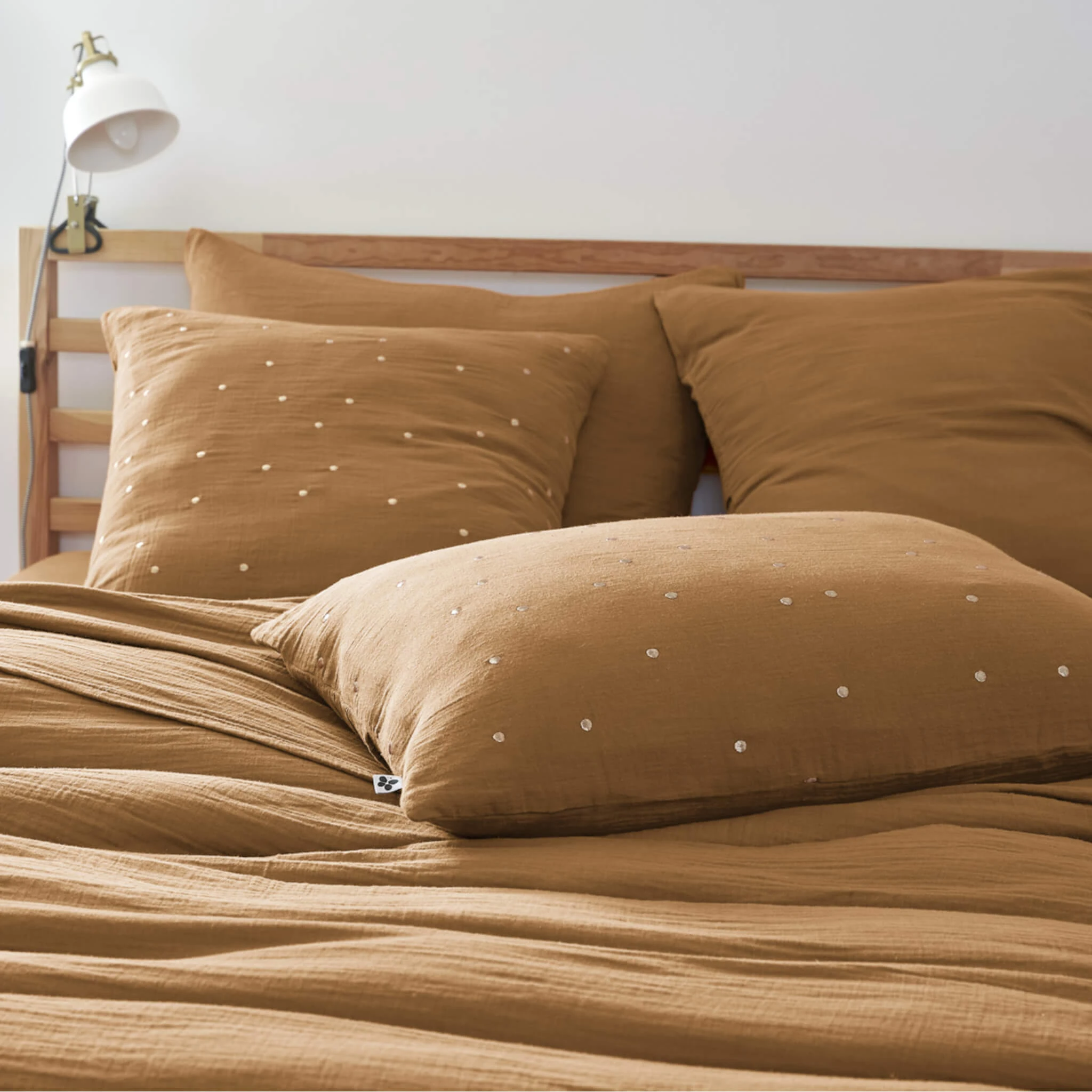 Taie D'oreiller à Pois Brodés Double Gaze De Coton Marron 5 Taie D'oreiller à Pois Brodés Double Gaze De Coton Marron – Image 3