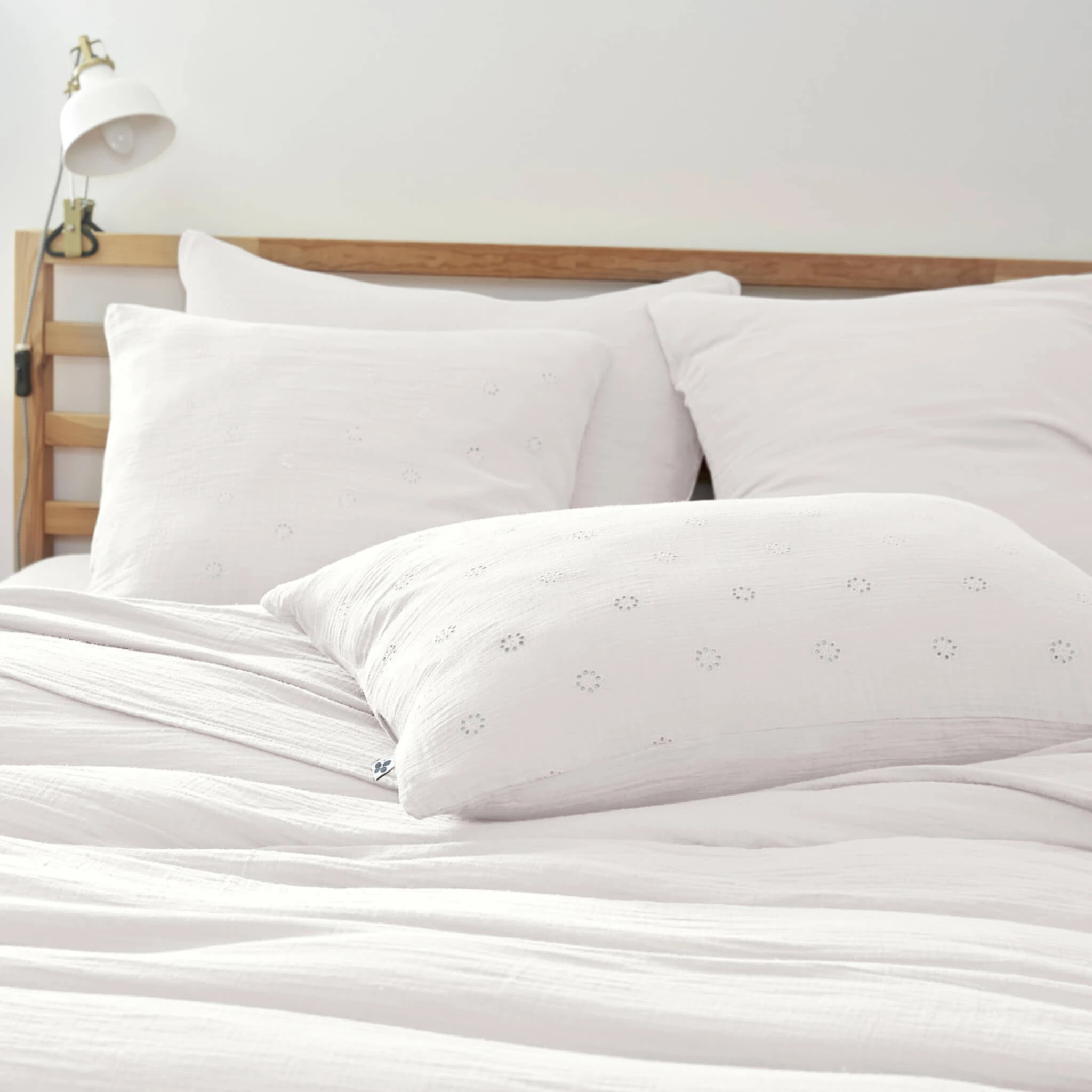 Taie D'oreiller Brodée Double Gaze De Coton Blanc 4 Taie D'oreiller Brodée Double Gaze De Coton Blanc – Image 3