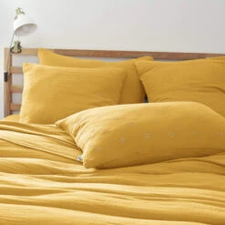 Taie D'oreiller Brodée Double Gaze De Coton Jaune Safran 8 Taie D'oreiller Brodée Double Gaze De Coton Jaune Safran -Terre de nuit boutique to boho jaune safran ambiance