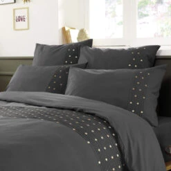 Taie D'oreiller Brodée Plis Religieuses Anthracite 7 Taie D'oreiller Brodée Plis Religieuses Anthracite -Terre de nuit boutique zoom to agathe anthracite